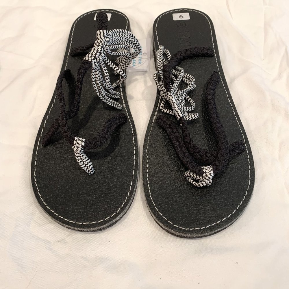 Plaka hand woven rope sz 9 black and white slip on flip flops NWT